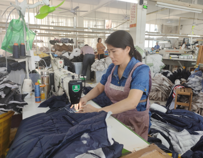 中琪華成服飾制造 以智能化數(shù)字化升級為引擎，驅(qū)動(dòng)傳統(tǒng)服裝產(chǎn)業(yè)煥發(fā)新活力